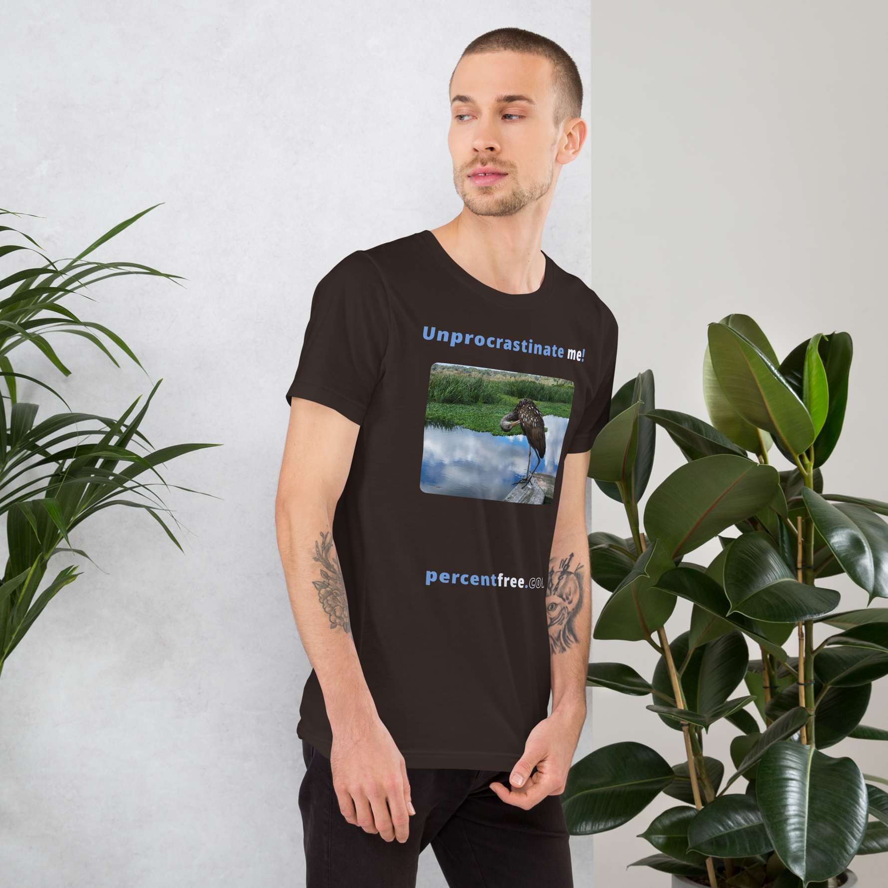 Unprocrastinate me! - limpkin preening - Unisex Freedom T-shirt 